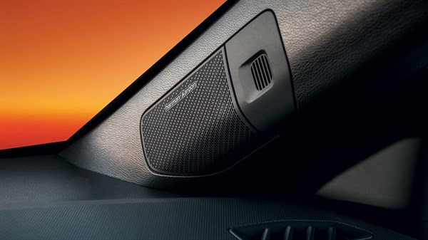 9 zvočnikov Harman Kardon