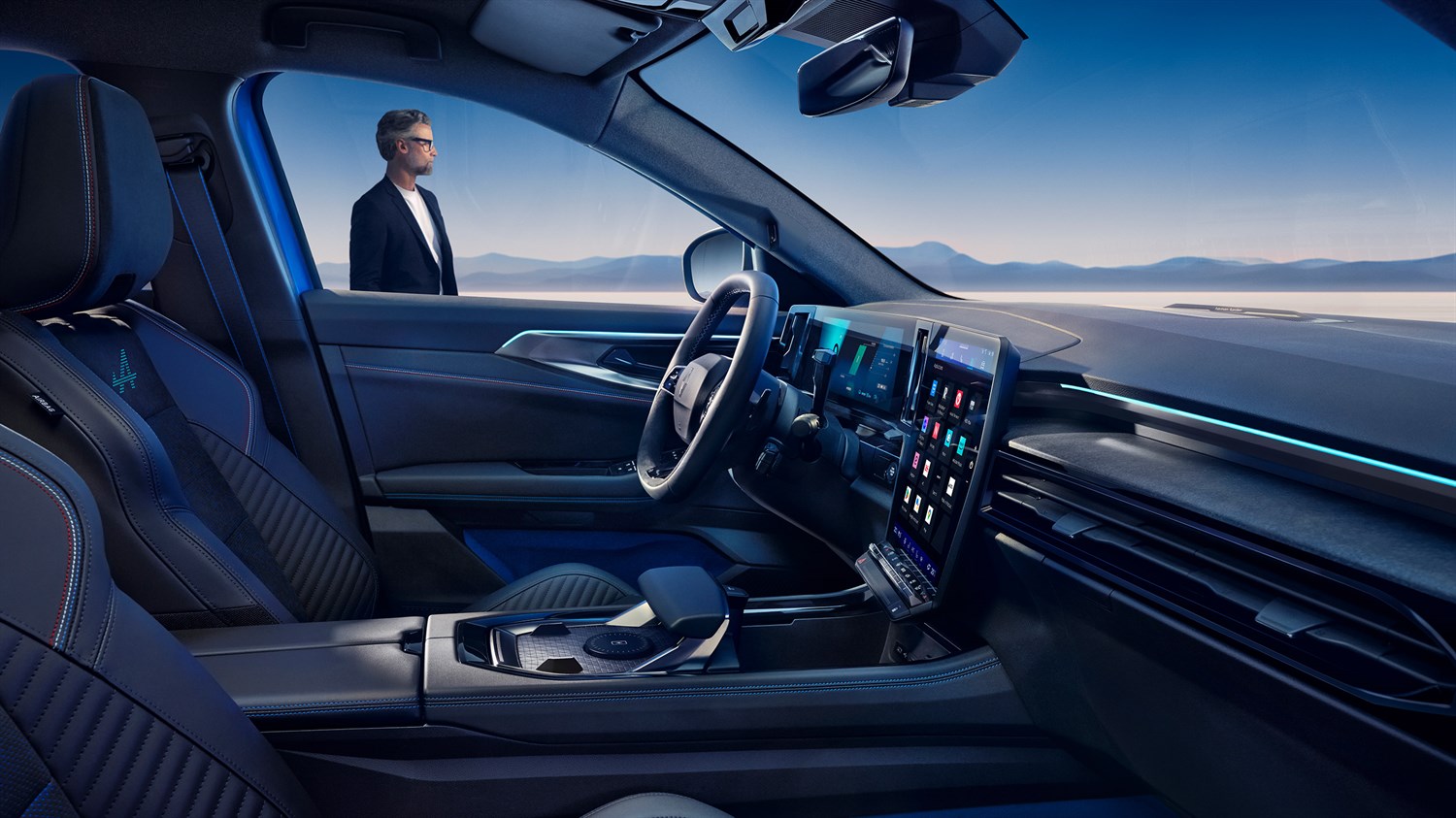 E-Tech 4x4 plug-in hybrid 300 KM