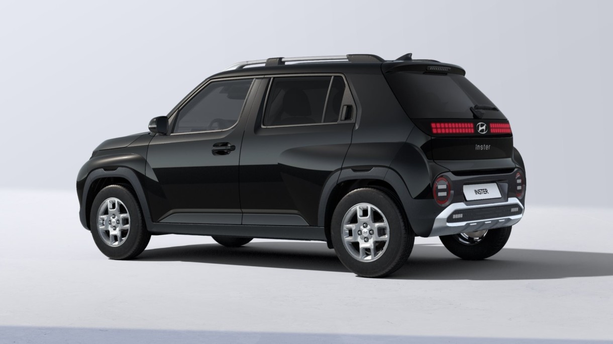 Hyundai INSTER v barvi Abyss Black Pearl